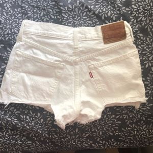 levi’s 501 wedgie fit white shorts